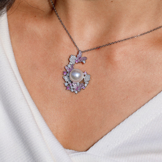 The Pearlescent Necklace