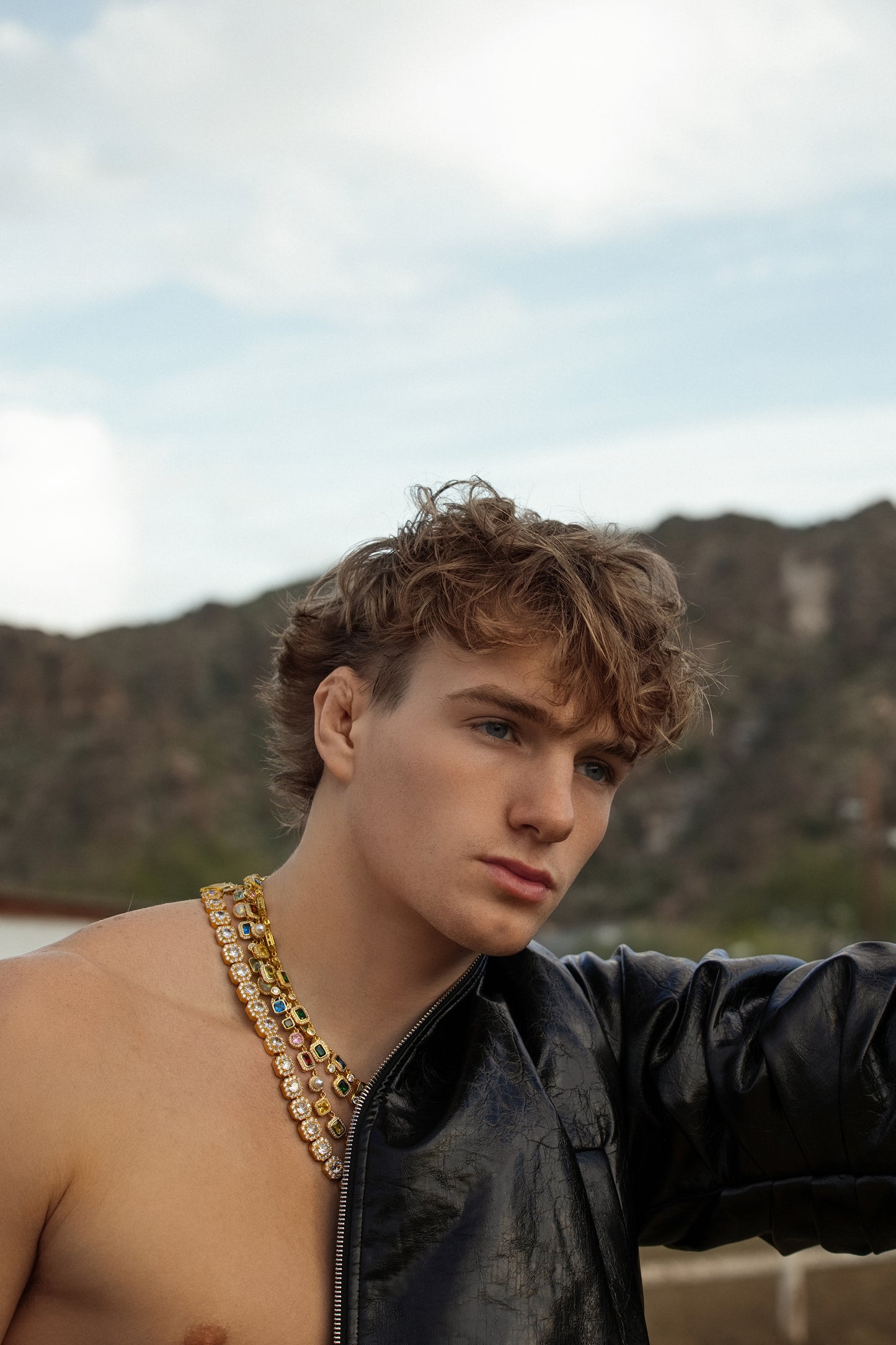 The Celestial Luxe Pearl Chain – Gold
